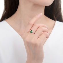 Cargar imagen en el visor de la galería, Anillo Ovalado Verde Liso con Circones en Plata 925
