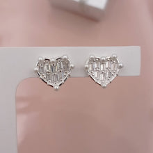 Cargar imagen en el visor de la galería, Zarcillos de Corazón con Perlitas en Plata 925
