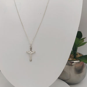 Cadena con Cristo para Dama o Niño Plata 925