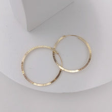 Cargar imagen en el visor de la galería, Argollas Diamantadas 25mm en Oro 18k
